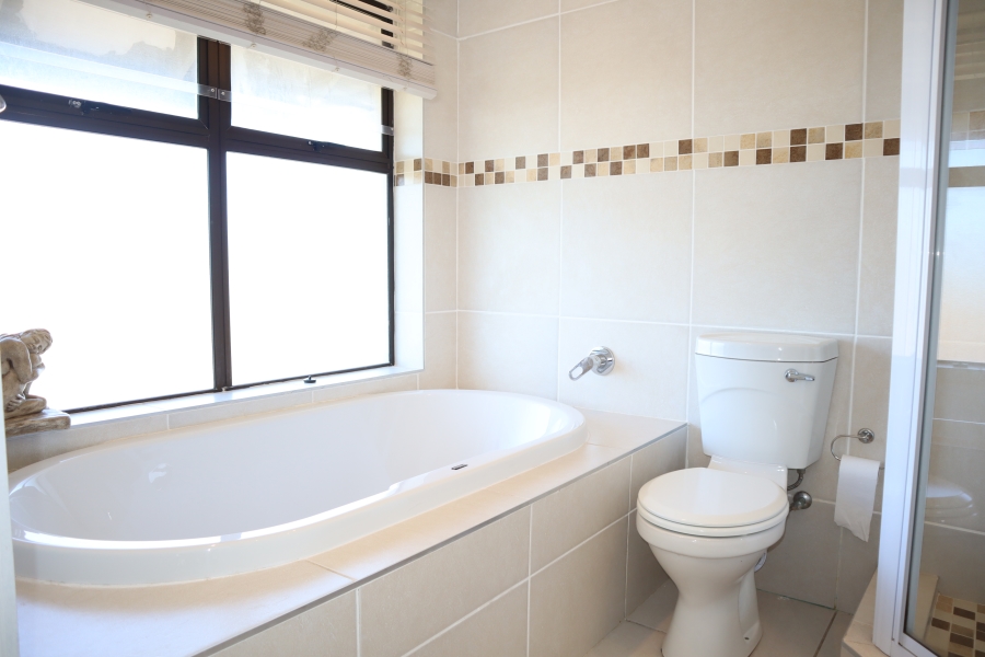 5 Bedroom Property for Sale in Paradise Beach Eastern Cape